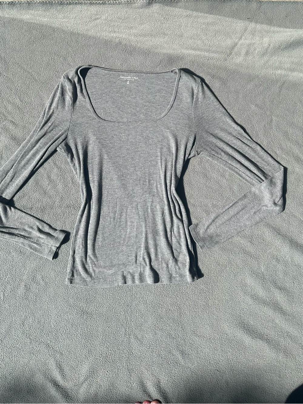 Abercrombie & Fitch Gray Scoop-Neck Long Sleeve Top